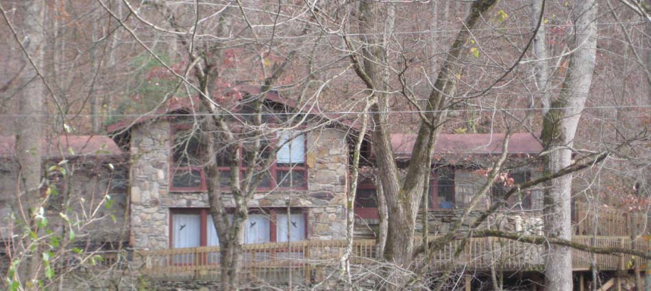 Smoky Mountain Rose Manor Smoky Mountain Rose Manor: slideshow photograph 3