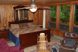 Kingsized bed in Fireplace Room